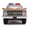 STRANGER THINGS Hollywood Rides Hopper's 1980 Chevy K5 Blazer Die-cast Toy SUV Jeep with Collectors Police Badge, Unisex, 1:24 Scale, Eight Years and Above, Tan (253255003)