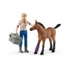 SCHLEICH Farm World Vet Visiting Mare and Foal Toy Figure Set, Multi-colour, 3 to 8 Years (42486)